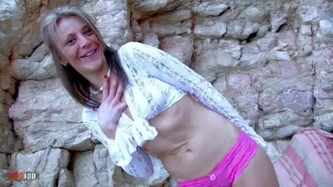 Skinny espagnole Sonia Lion baisé dur dans le cul à la plage par Terry Kemaco photo 01