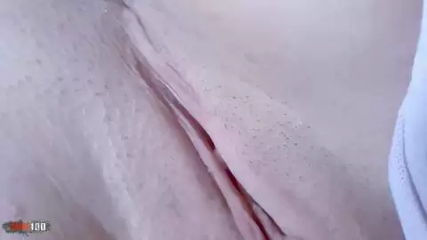 La belle jeune Sonia Sanchez fait un strip-tease torride photo 14