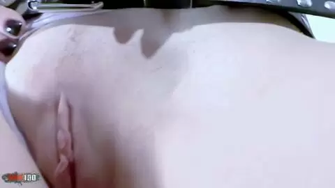 La belle jeune Sonia Sanchez fait un strip-tease torride photo 15