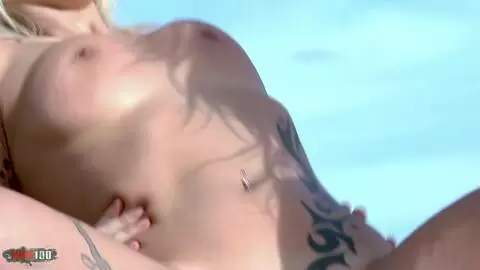 Trio chaud sur la plage avec deux blonde latina sulfureuses et excitées photo 12