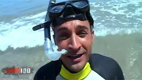 Baise à quatre à la plage avec deux bonnes salopes en chaleur photo 03