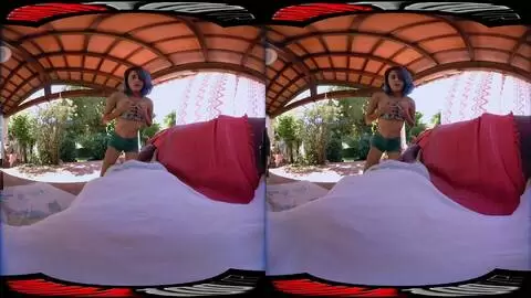 Susy Blue, bébé à peine légal, est d'abord timide mais se transforme en salope gémissante lorsque sa chatte est pilonnée. photo 02