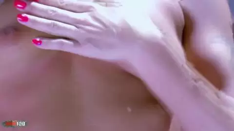 La MILF blonde Tamarah Dix se dévoile près de la piscine  photo 06