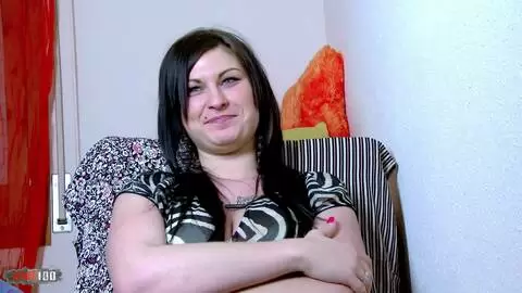 Interview avec la belle brune française Tania Berry photo 12