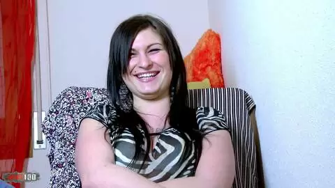 Interview avec la belle brune française Tania Berry photo 13