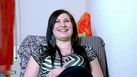 Interview avec la belle brune française Tania Berry photo 15