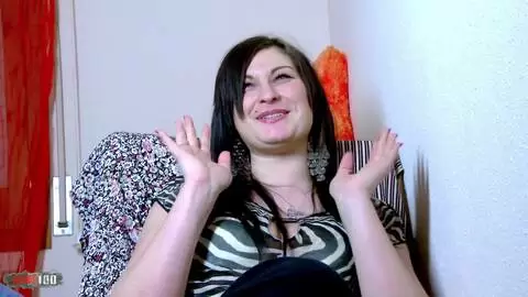 Interview avec la belle brune française Tania Berry photo 16