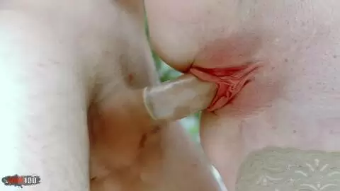 Kevin baise en Exterieur avec la brune française maigre Tania KISS  photo 06