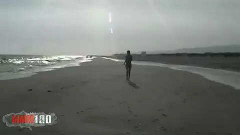 Milf française tigra nue dans les vagues photo 15