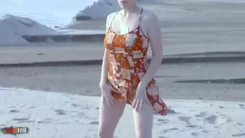 Striptease sensationnel de la jolie blonde Tigra se déshabillant en bord de mer et finit totalement nue photo 05