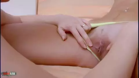 La milf française Tigra se régale avec Noemi une superbe petite polonaise photo 06