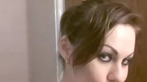 Photos perso en selfie de la brune Tina Kay  photo 2