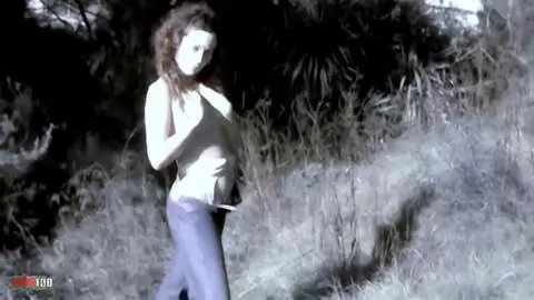 Grosse chaudasse fait un striptease sensuel  photo 03