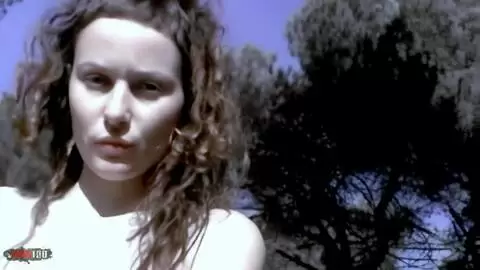 Grosse chaudasse fait un striptease sensuel  photo 14