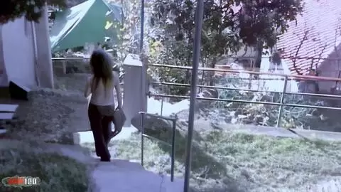 La jeune amatrice espagnole Tina, nue en exterieur  photo 11