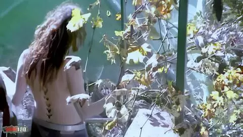 La jeune amatrice espagnole Tina, nue en exterieur  photo 14