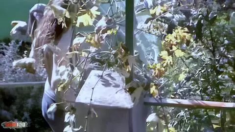 La jeune amatrice espagnole Tina, nue en exterieur  photo 15