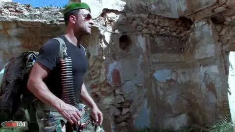 Superbe MILF tchèque en cuissarde et combinaison intégrale style Catwoman se fait défoncer le cul  photo 01