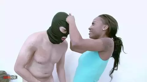 Déesse ébène en tenue de ballerine baisée par un chinois photo 04