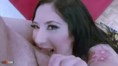 La milf aux gros seins Kim Gold baise avec un mec asiatique photo 05