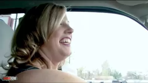 Grosse bite noire anéantit la MILF pulpeuse Zoey Andrews.
 photo 01