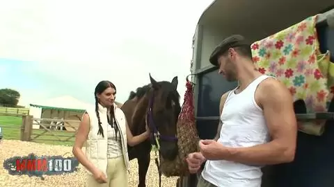 Jay R défonce la chatte de la belle brune à gros seins Jodie James  photo 02