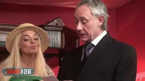 Le Bar Devient une Orgie Torride avec des Gros Seins photo 02