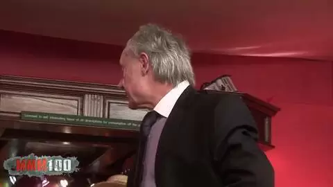 Le Bar Devient une Orgie Torride avec des Gros Seins photo 03