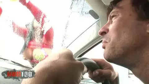 Romana Ryder au Lavage Auto Baisée par Grosse Bite photo 01