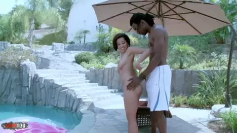 Vanessa Leon : Latina Sexy Baisée Hard par une Grosse Queue Noire photo 02