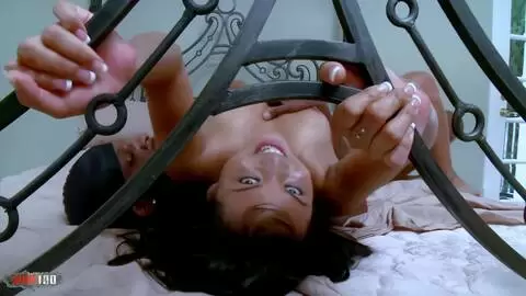 Les courbes asiatiques de Lana Violet face à la grosse bite noire de Jon Jon photo 12