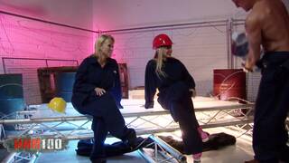 Deux salopes blondes Ã  gros...