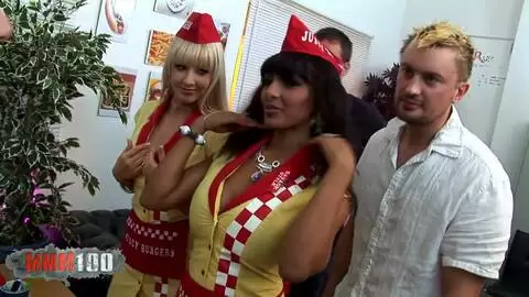 Orgie sexuelle de folie avec Luna Luxx, Natalie di Angelo et Victoria Rosse photo 02