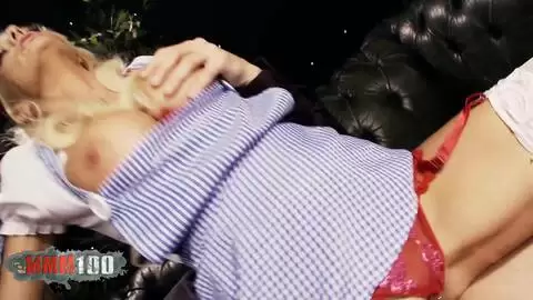 La blonde aux gros seins Stacey Saran baise avec Paul Chaplin photo 02