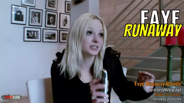 Faye Runaway Blonde au petit corps se fait détruire le cul par Nathan Big Black Cock Interracial