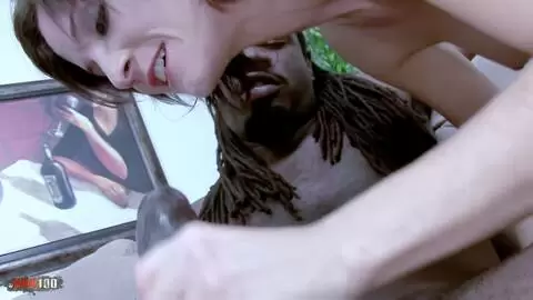 Julius défonce le cul et la chatte poilue de Petra avec sa grosse bite noire photo 04