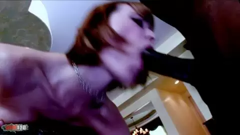 Dana Dearmond Redhair Babe en lingerie prend Rico forte grosse bite noire au fond de son cul interracial photo 05