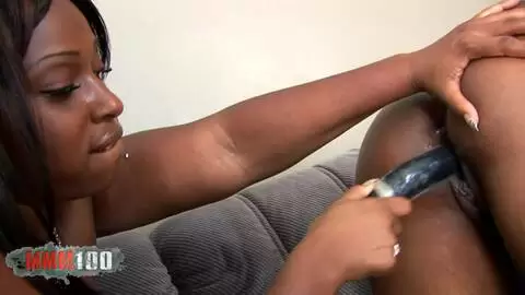 Angel Eyes A et Skyy Black dans une Scène Lesbian Ebony Intense photo 14