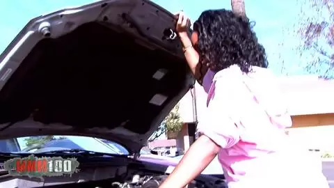 La jeune déesse black Keira dans une scène porno hardcore photo 01