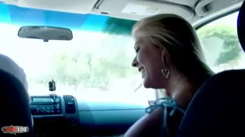 Joclyn Stone, une MILF poilue et plantureuse, se fait fourrer la chatte par une grosse bite black. photo 03