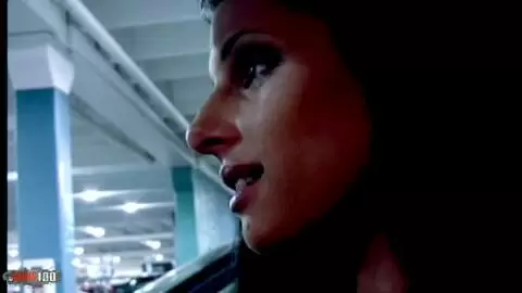 Brune mince ramassee et payee pour du sexe, pipe POV et facial photo 2