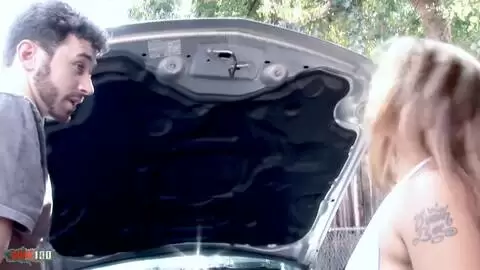 Leilani Li et James Deen dans une Scène Hard - La Brune Teen Affronte la Légende! photo 02