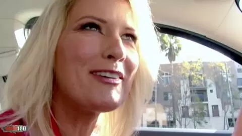 L'étonnante blonde aux gros seins Bridgette Lee baisée durement par une grosse bite noire. photo 01