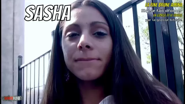 La fine brune Amina Sky se fait défoncer la gorge et le visage par la grosse bite de Dey Magnum