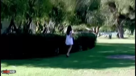 Dey Magnum d&eacute;fonce la MILF l&eacute;gendaire India Summer et lui balance une &eacute;jac faciale photo 02