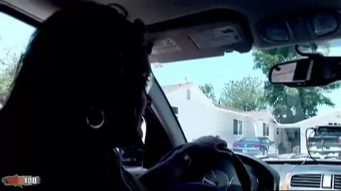 La grosse bite noire de Nat Turnher &eacute;tire la MILF blonde Kelly Leigh en bas r&eacute;sille avant de lui balancer une &eacute;jac faciale photo 03