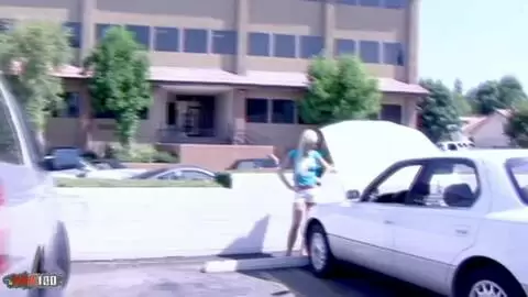 TJ Cummings défonce la gorge et la chatte de la blonde Kendra Devons dans une session jeune vs. vieux déchaînée photo 1