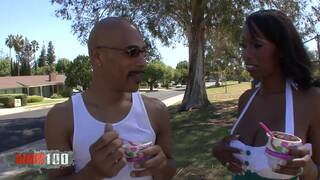 DÃ©esse Ã©bÃ¨ne aux sein...