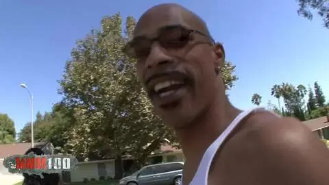 Déesse ébène aux seins naturels géants baisée durement photo 02