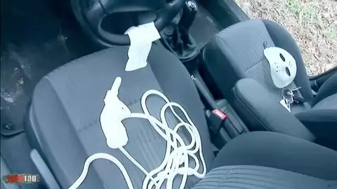 Baise anale en voiture dans les bois avec la belle Nataly Lancaster  photo 01